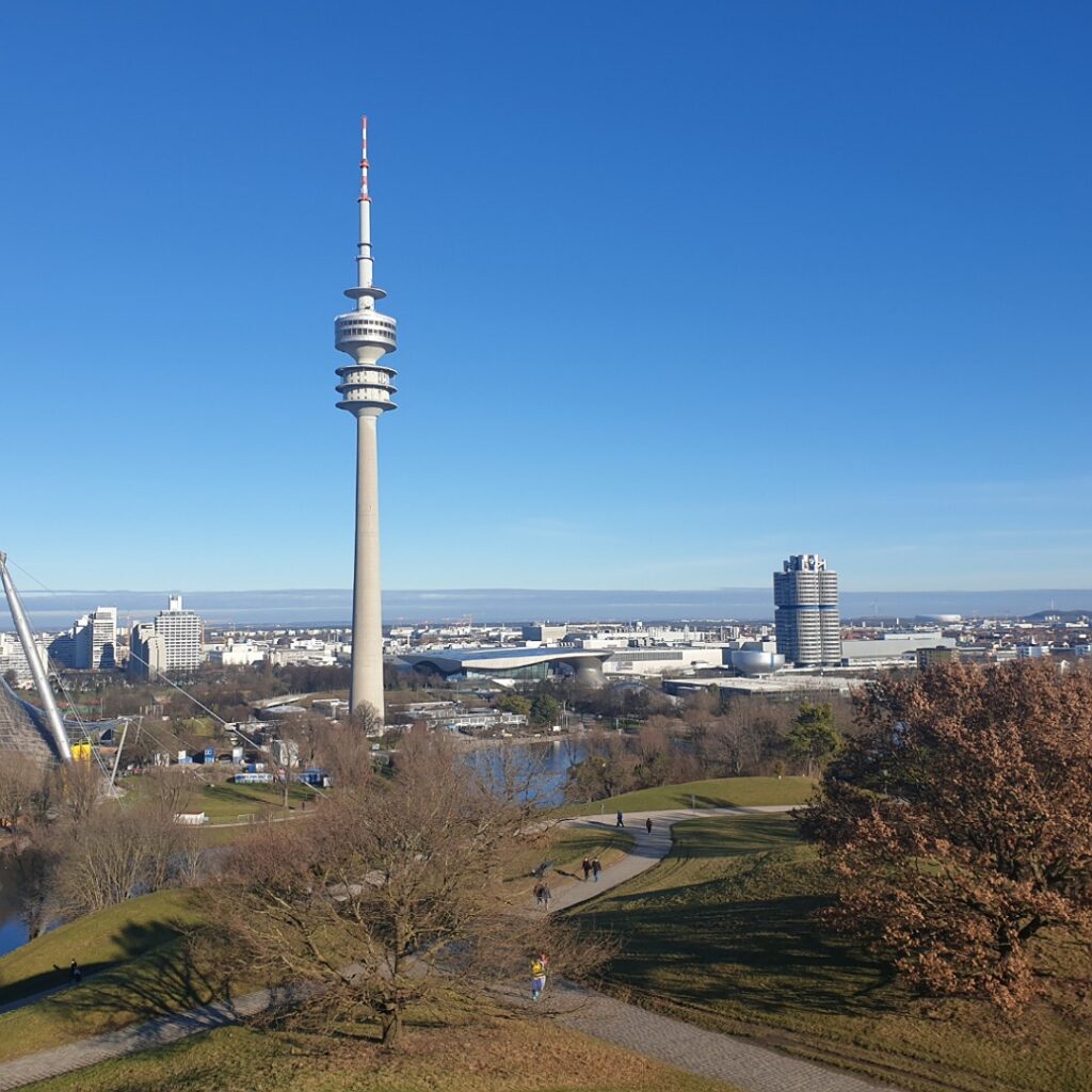 Bild vom Olympia-Turm von München